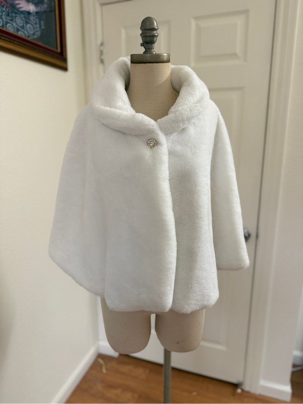 Nina Leonard White Faux Fur Cape with Jewel Button
